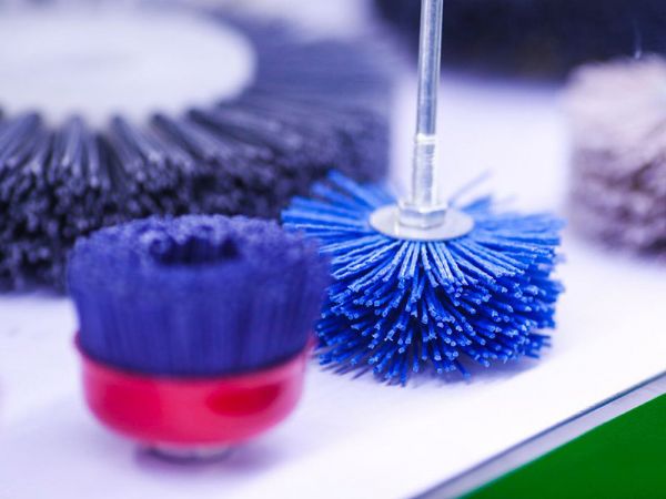 如何選擇好的工業(yè)毛刷材料